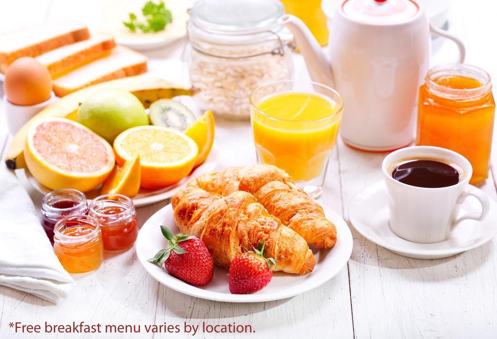 Days Inn By Wyndham Toronto East Beaches エクステリア 写真