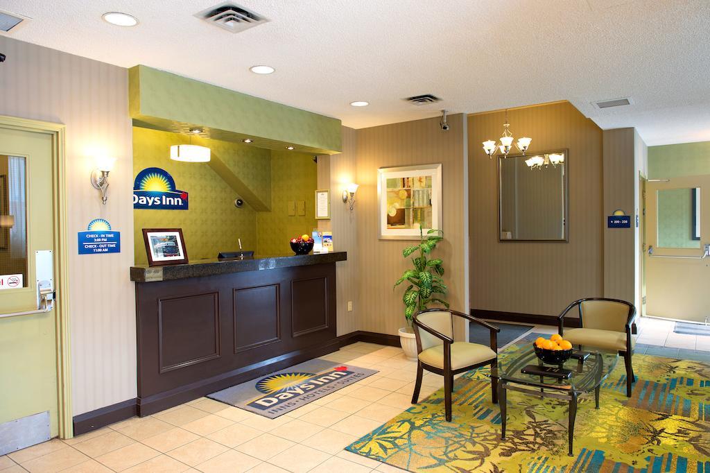 Days Inn By Wyndham Toronto East Beaches エクステリア 写真