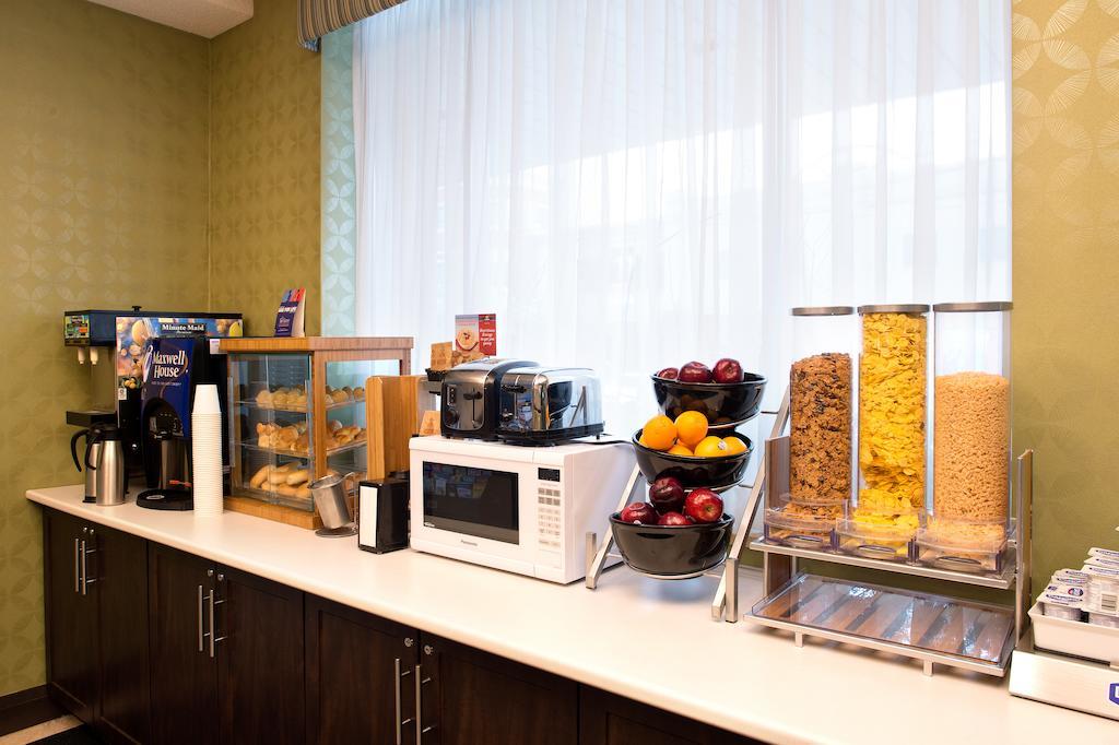 Days Inn By Wyndham Toronto East Beaches エクステリア 写真