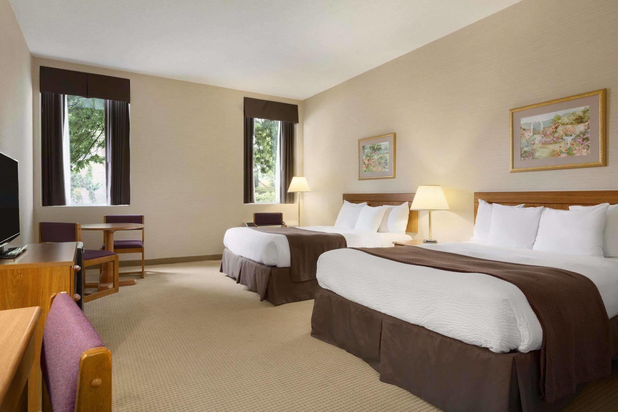 Days Inn By Wyndham Toronto East Beaches エクステリア 写真