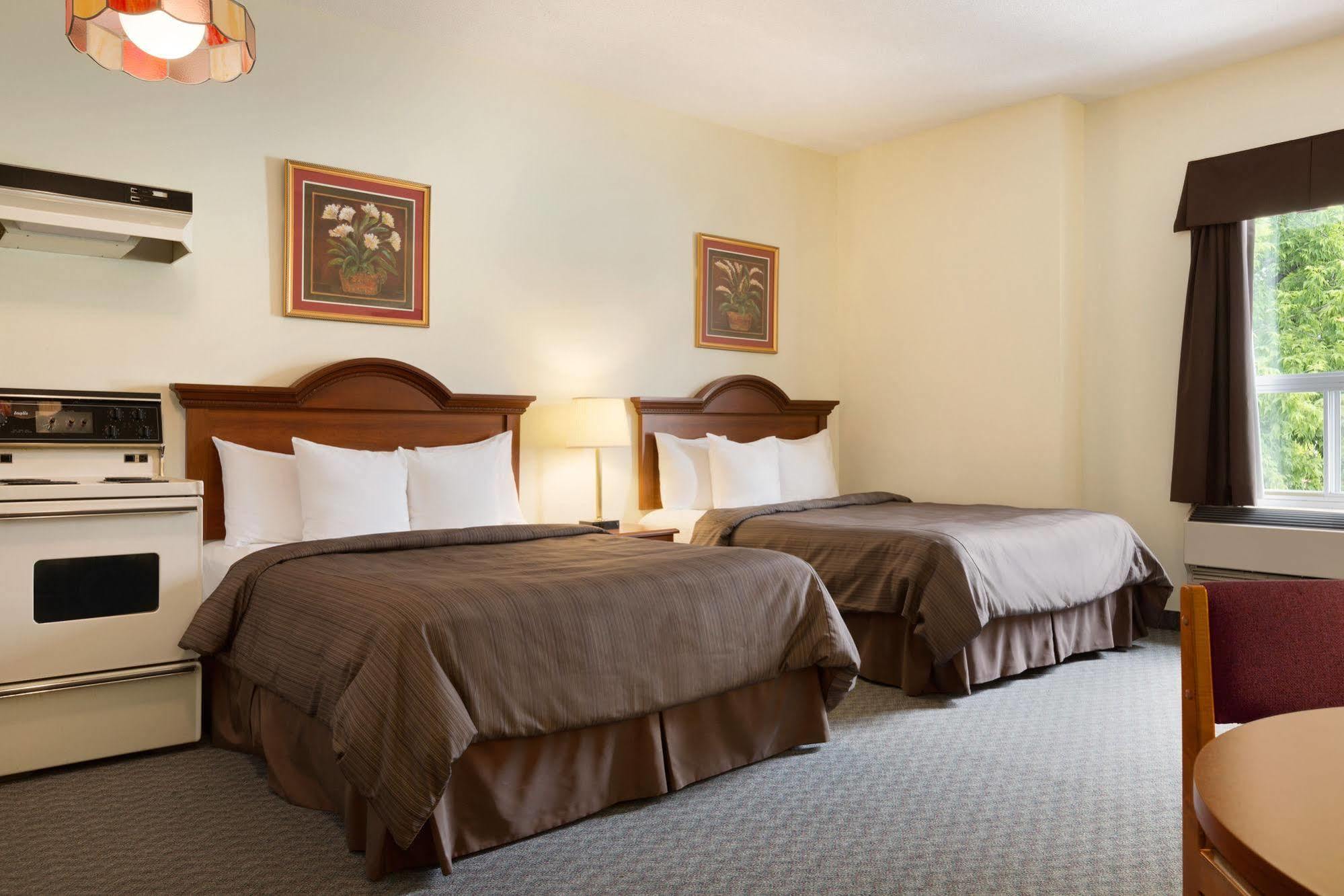 Days Inn By Wyndham Toronto East Beaches エクステリア 写真