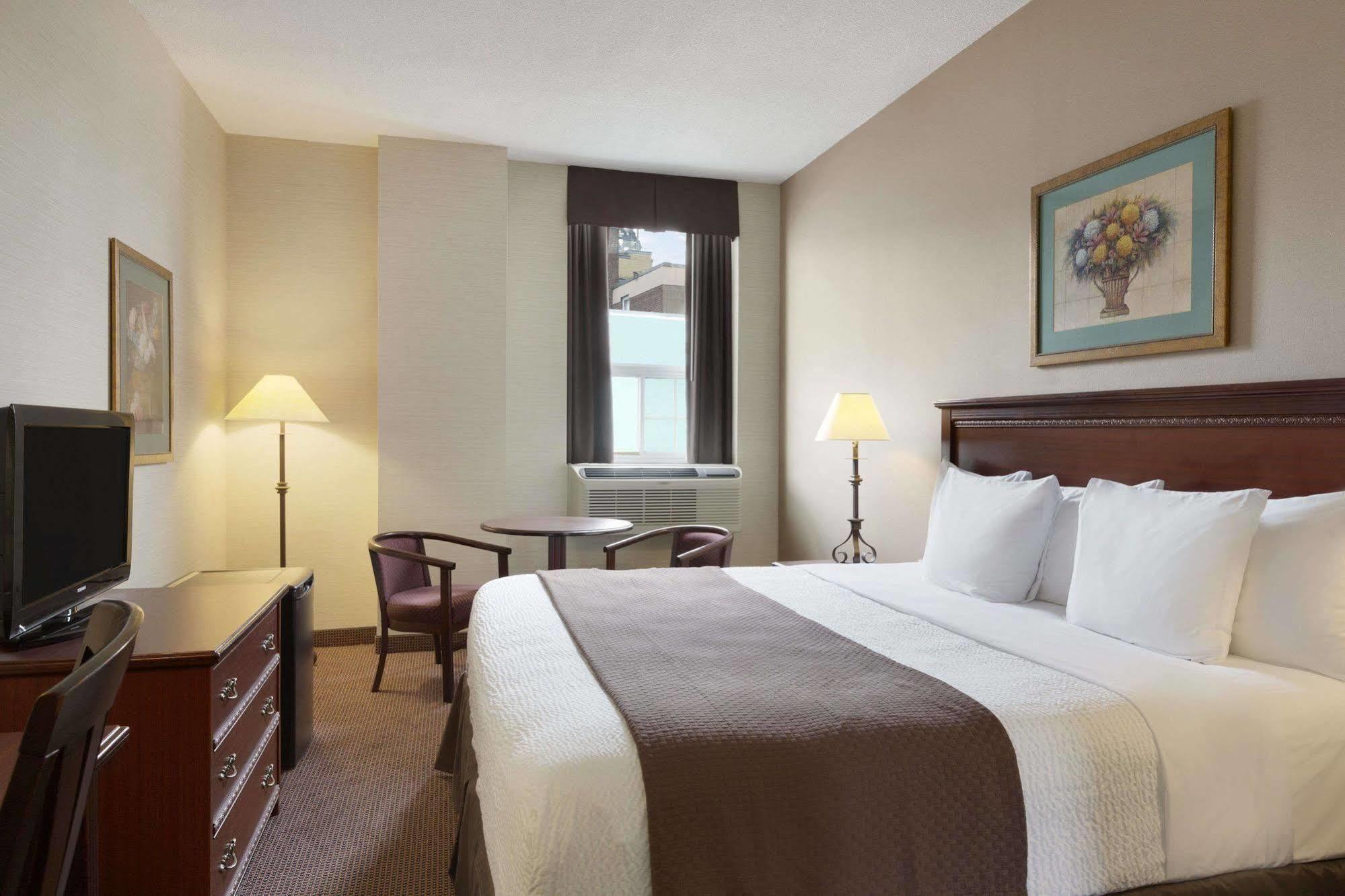 Days Inn By Wyndham Toronto East Beaches エクステリア 写真