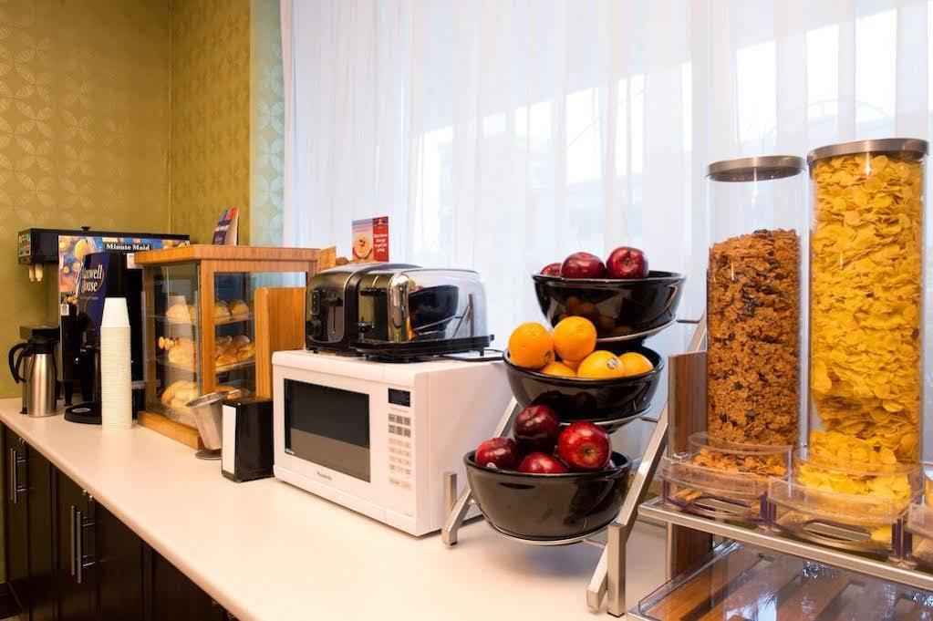 Days Inn By Wyndham Toronto East Beaches エクステリア 写真