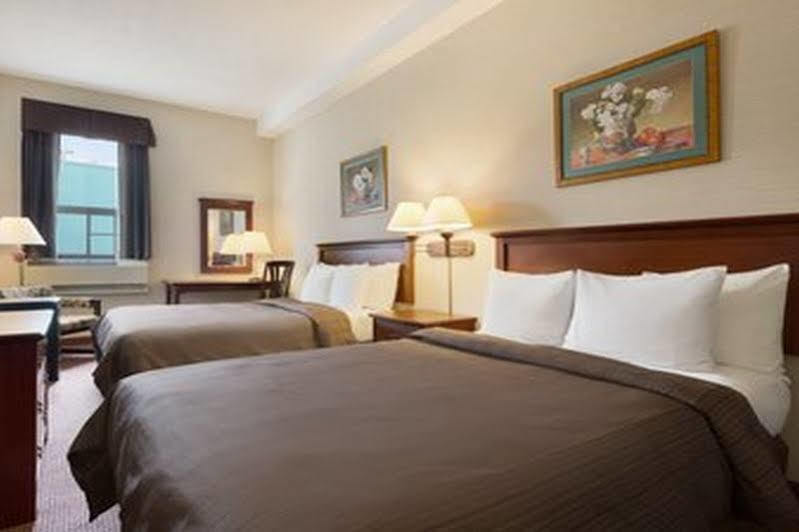 Days Inn By Wyndham Toronto East Beaches エクステリア 写真