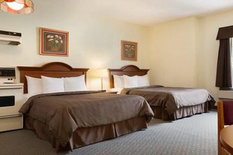 Days Inn By Wyndham Toronto East Beaches エクステリア 写真